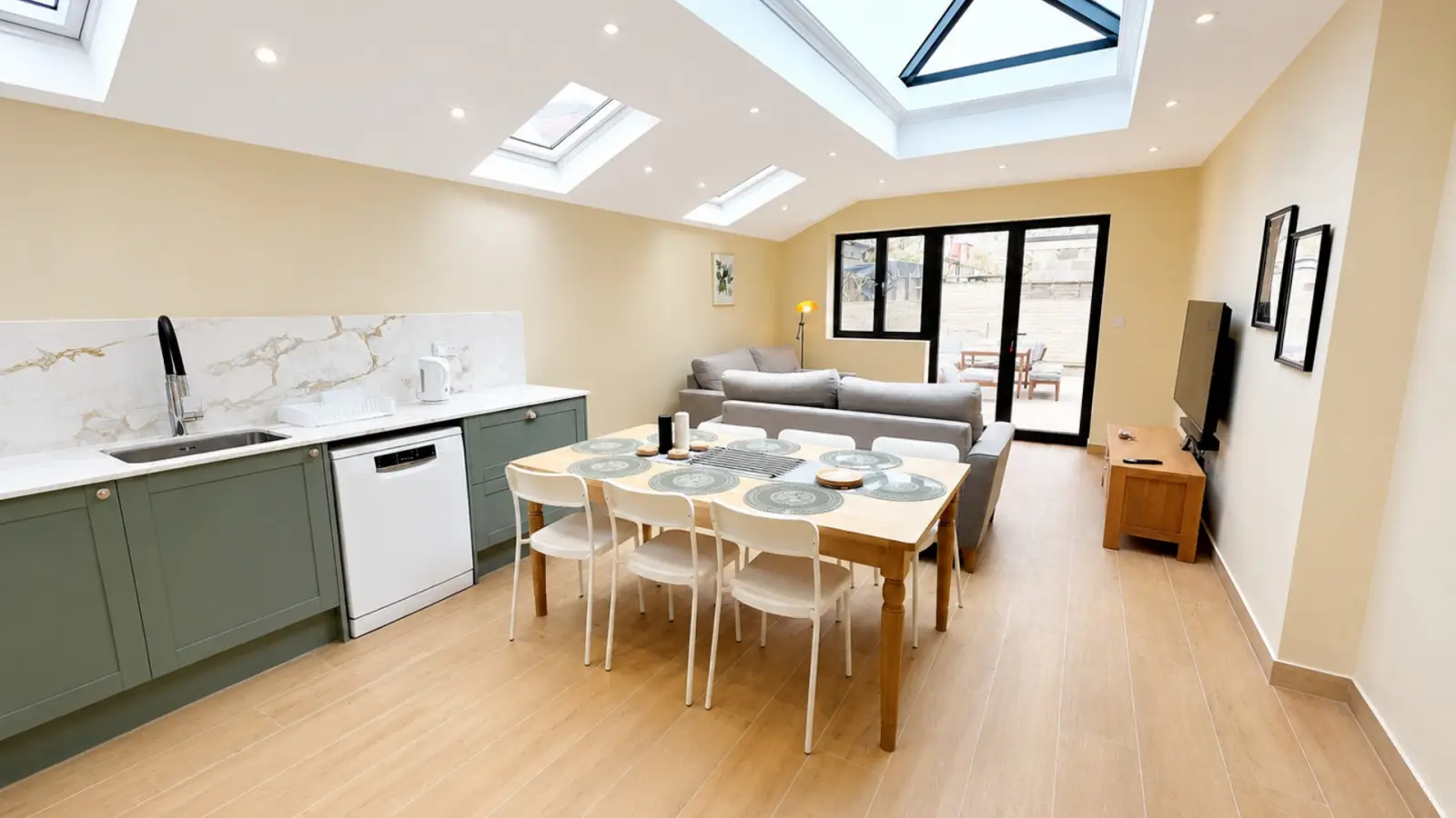 Flat Sylvan Road in Greater London