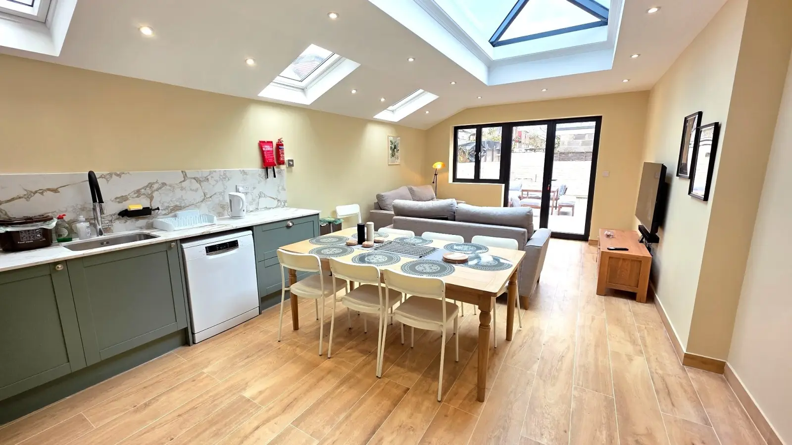 Flat Sylvan Road in Greater London