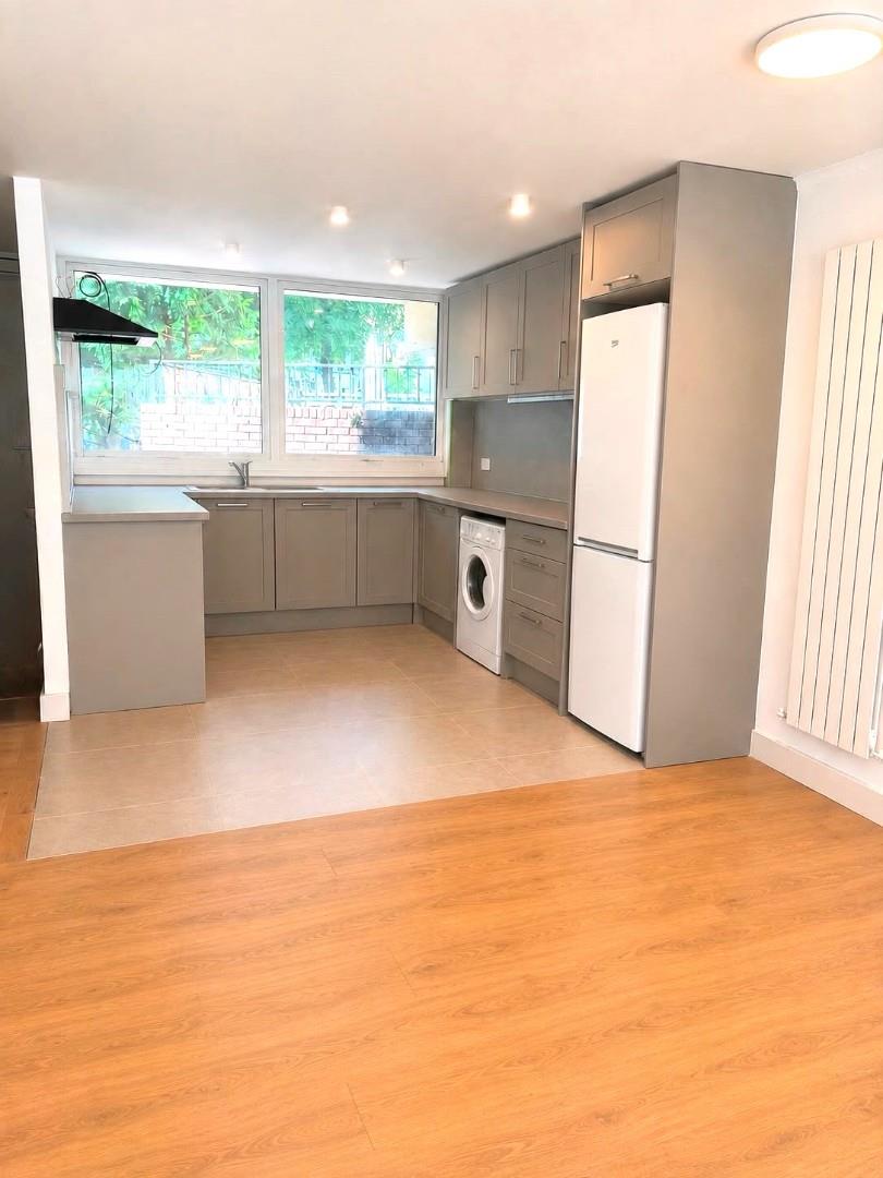 Flat Ferdinand Street in Greater London