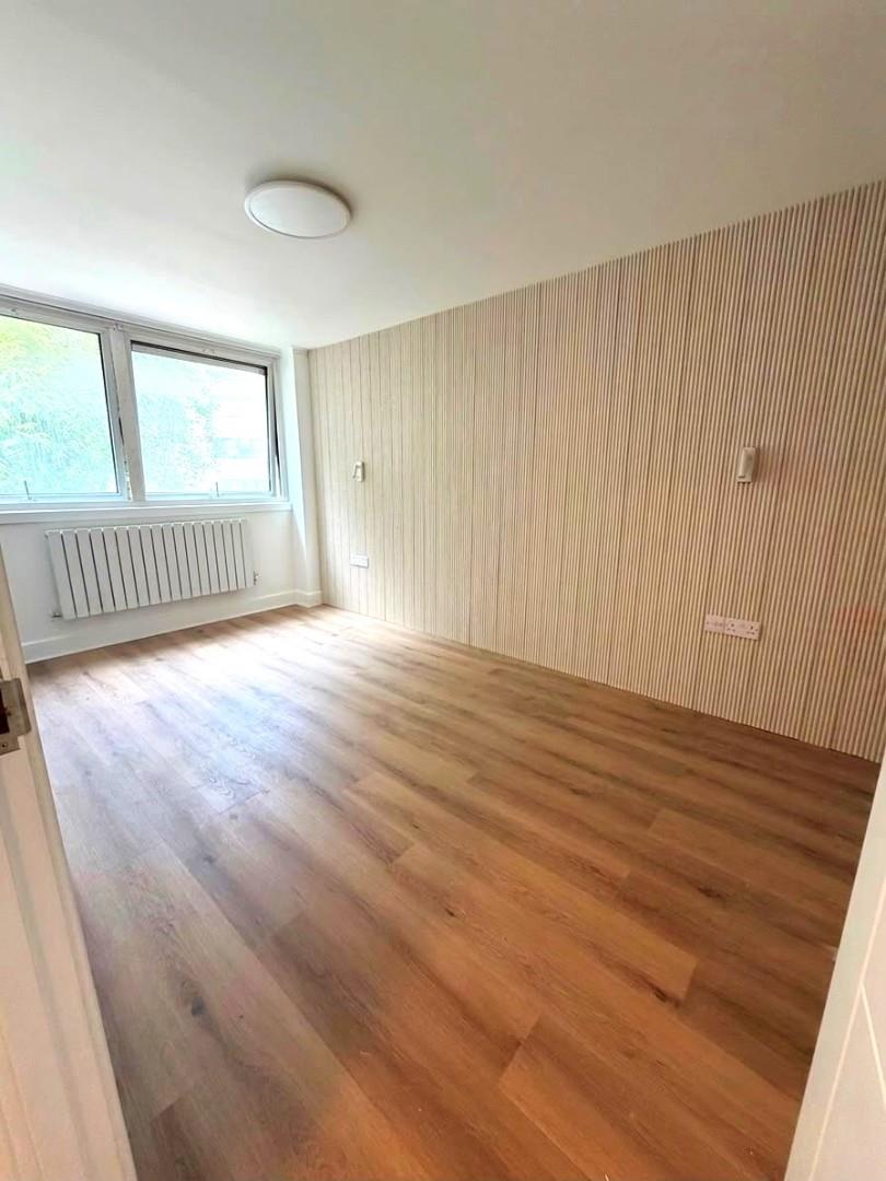 Flat Ferdinand Street in Greater London
