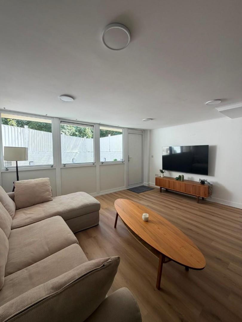 Flat Ferdinand Street in Greater London
