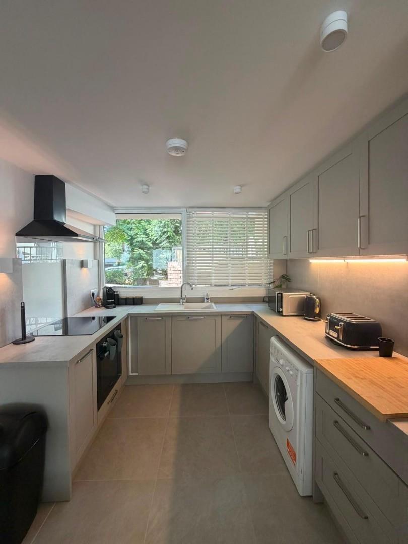 Flat Ferdinand Street in Greater London