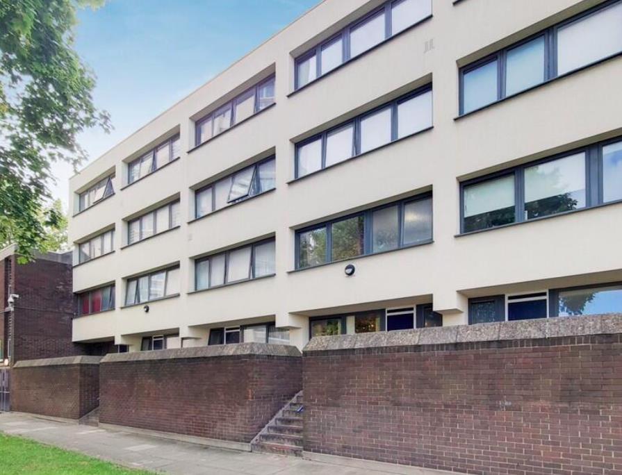 Flat Ferdinand Street in Greater London