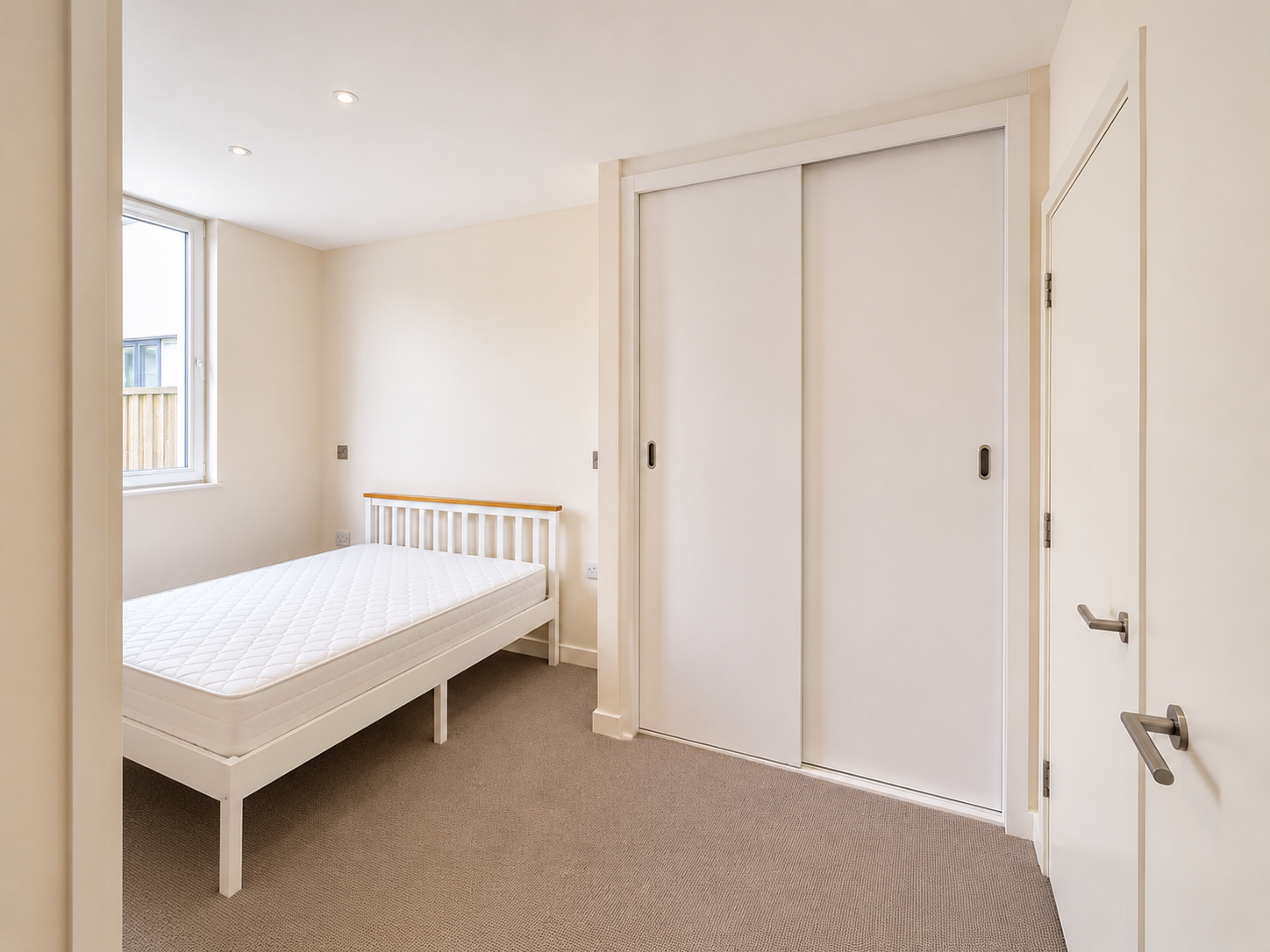 Flat Capitol Way in Greater London
