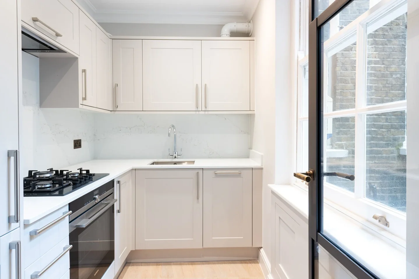 Flat Holland Place in Greater London
