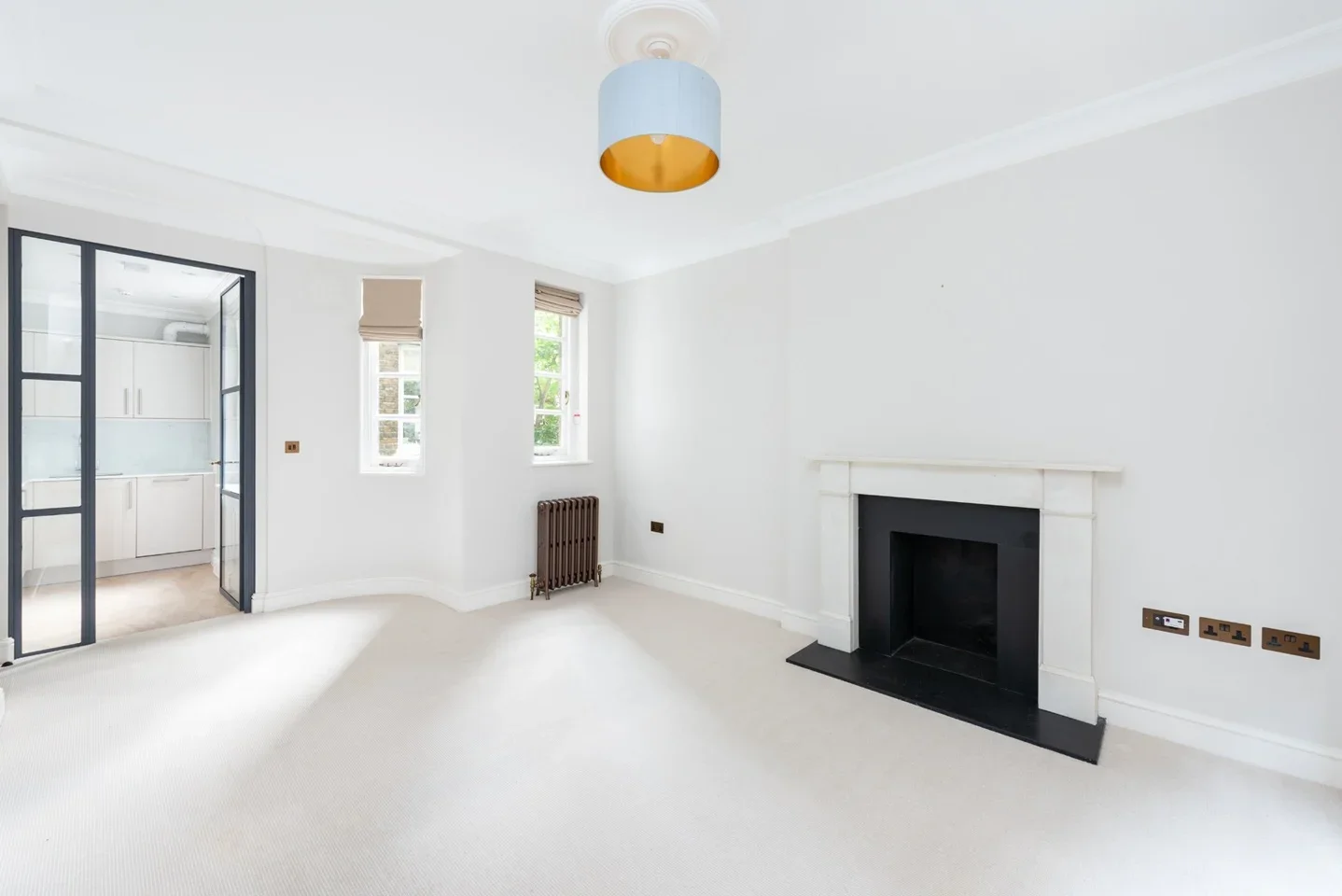Flat Holland Place in Greater London