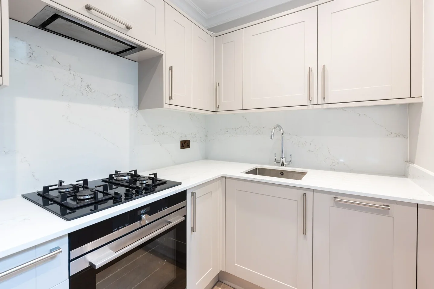 Flat Holland Place in Greater London
