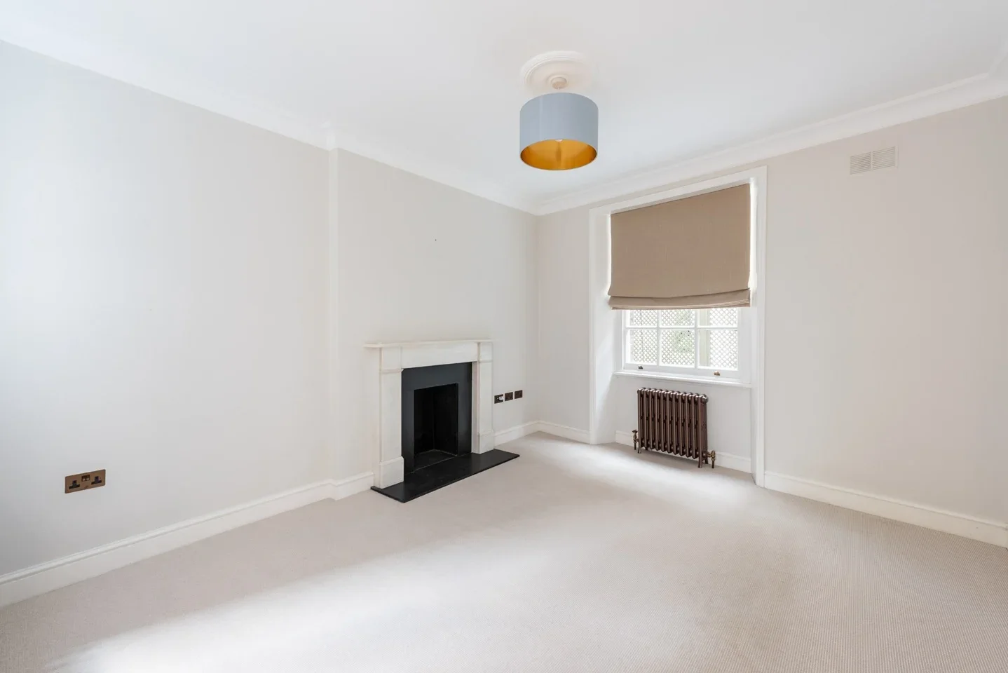 Flat Holland Place in Greater London