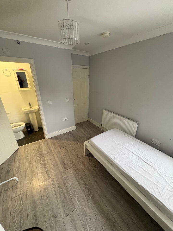 Room Lynn Mews in Greater London