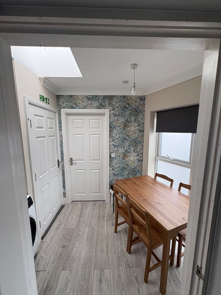 Room Lynn Mews in Greater London