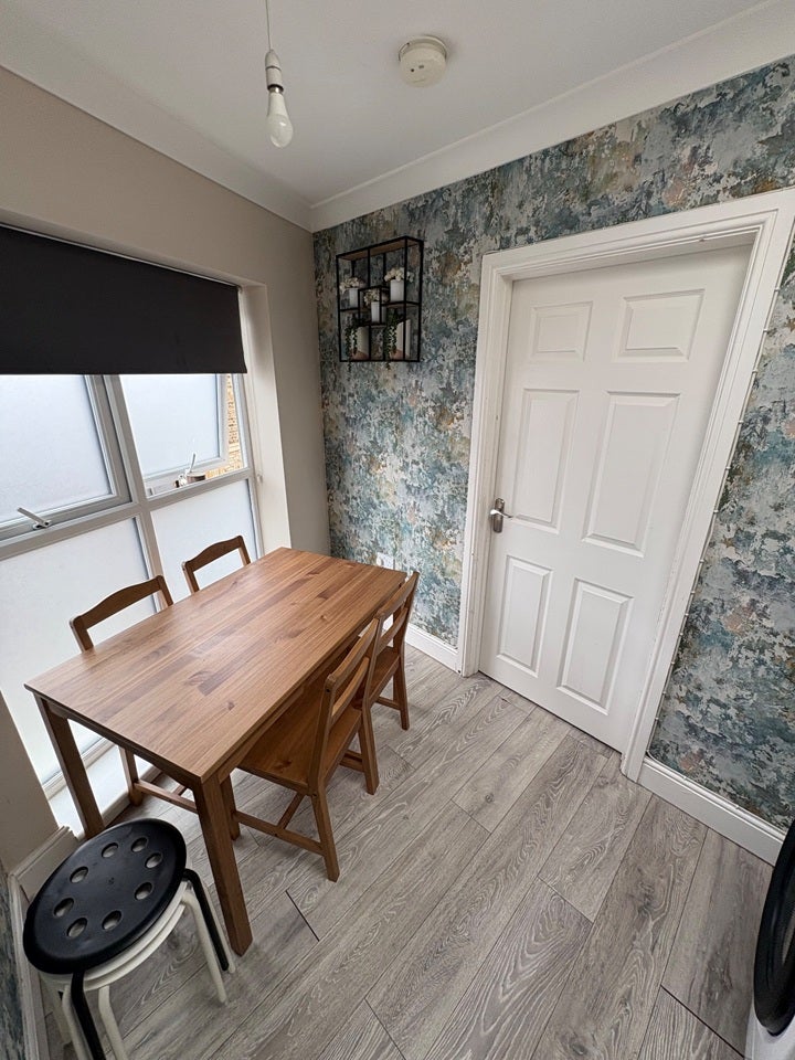 Room Lynn Mews in Greater London