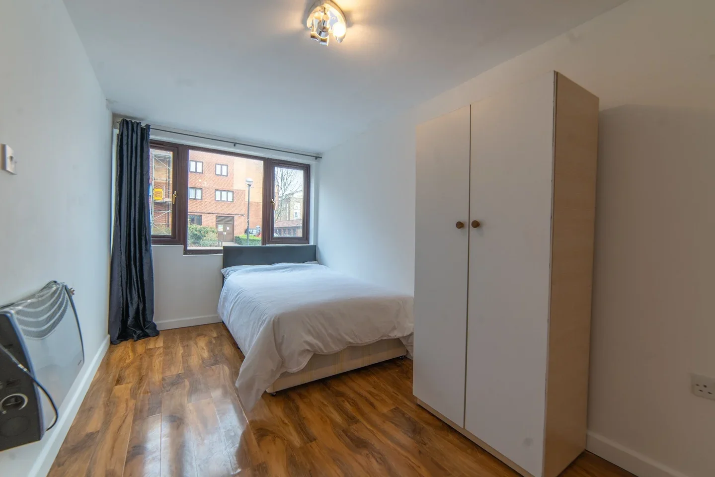 Room Leerdam Drive in Greater London