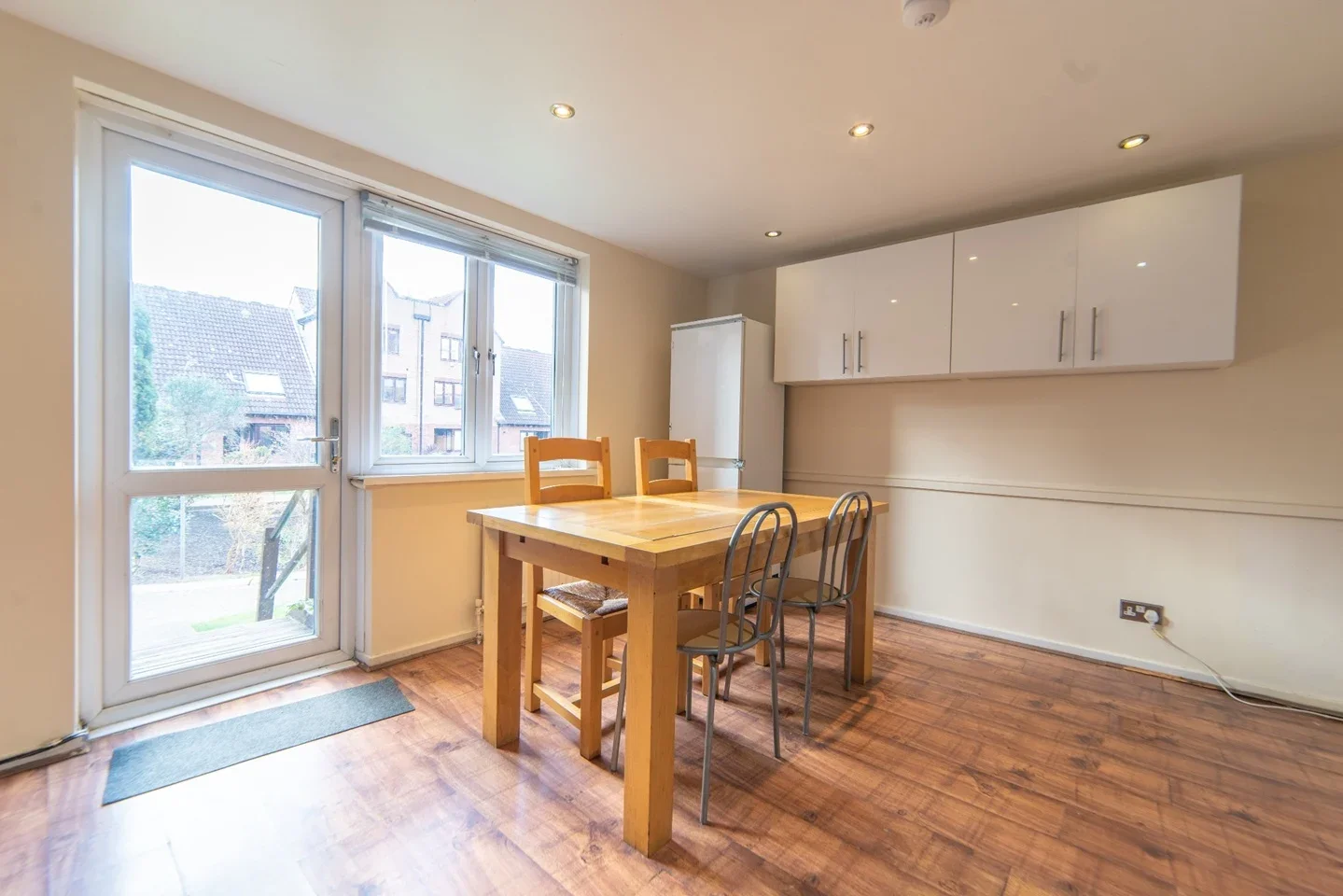 Room Leerdam Drive in Greater London