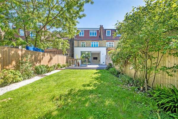 House Melville Road in Greater London