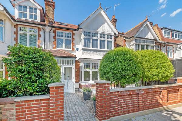 House Melville Road in Greater London