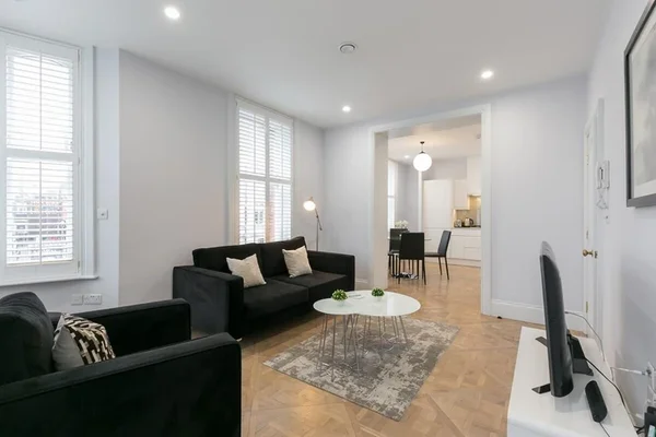 Flat Shaftesbury Avenue in City of Westminster