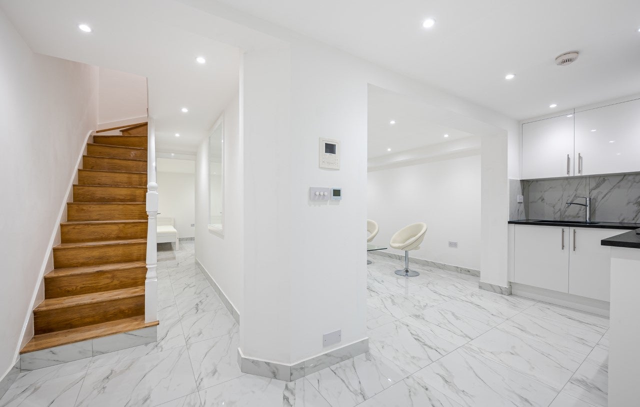 Flat Upper Tachbrook Street in City of Westminster