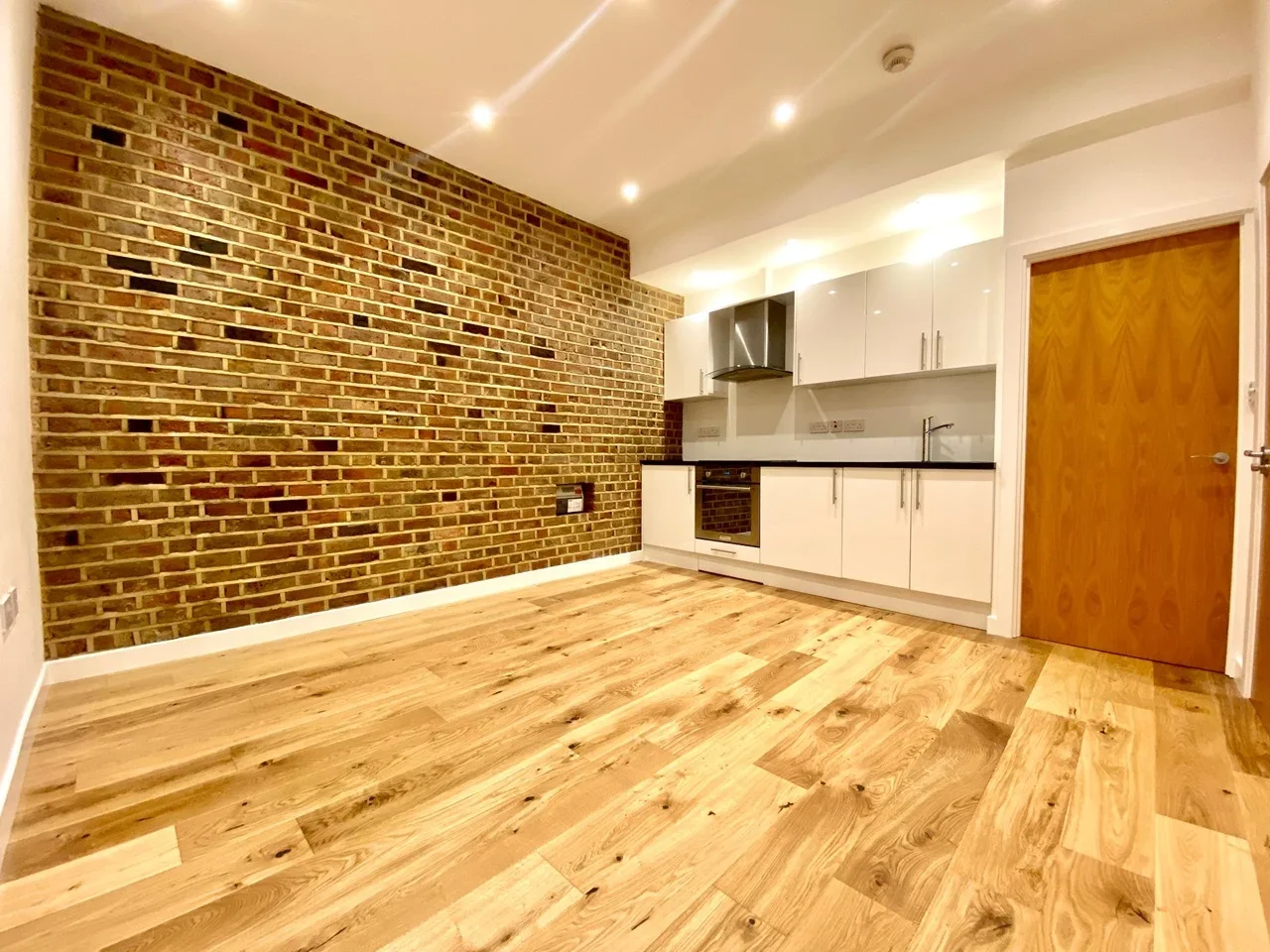 Flat Upper Tachbrook Street in City of Westminster