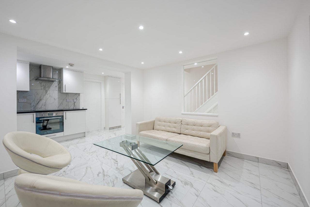 Flat Upper Tachbrook Street in City of Westminster