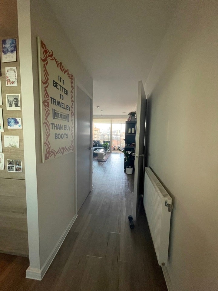 Flat Hammersley Road in Greater London
