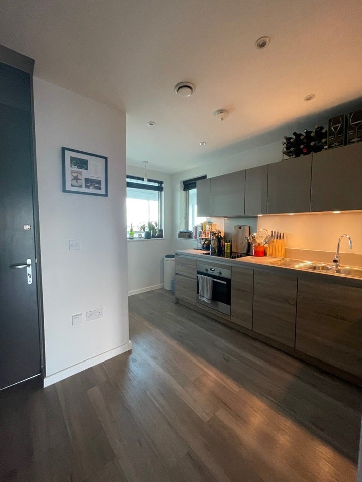 Flat Hammersley Road in Greater London