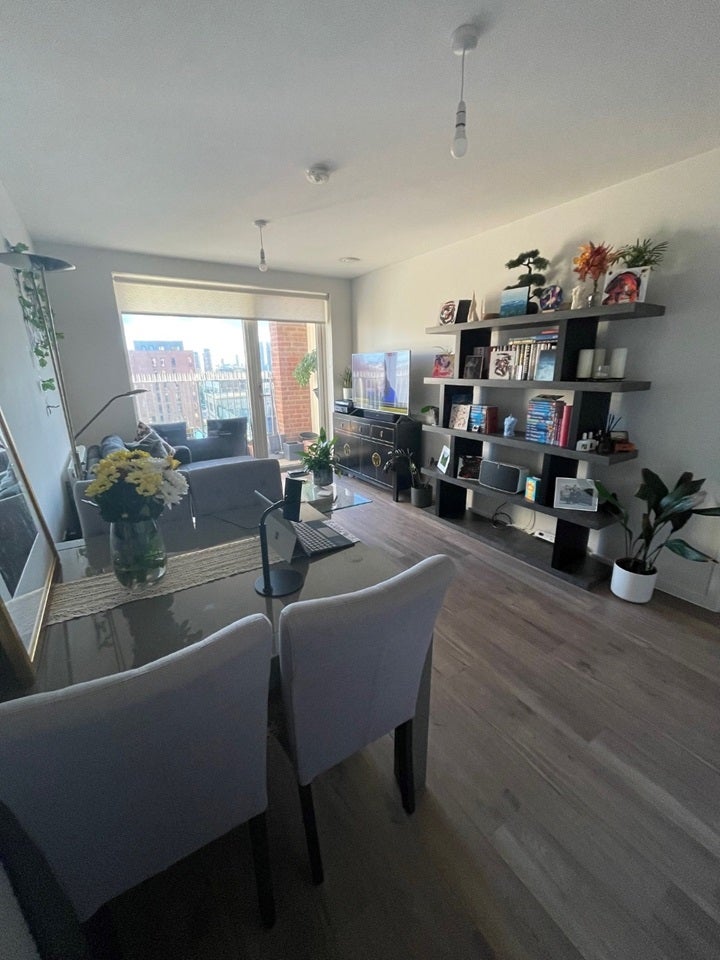 Flat Hammersley Road in Greater London