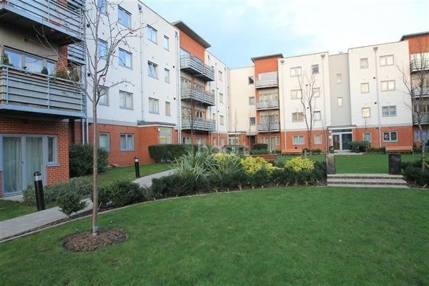 Flat Hawker Place in Greater London