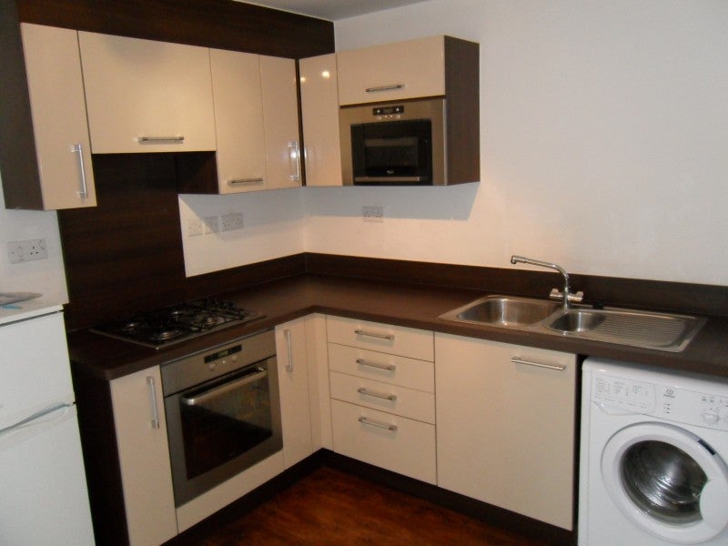 Flat Hawker Place in Greater London