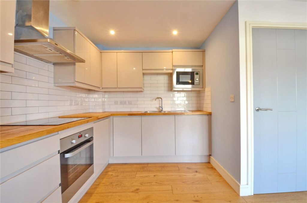 Flat Langton Court Road in Bristol