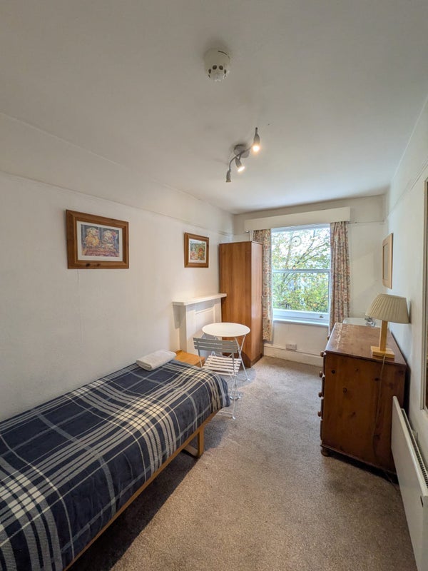 Room Courtfield Gardens in Greater London