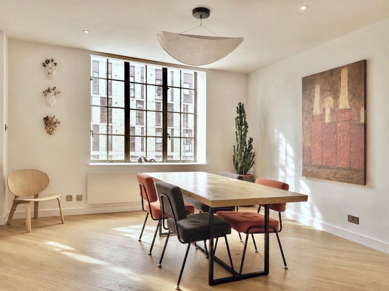 Room Commercial Road in Greater London