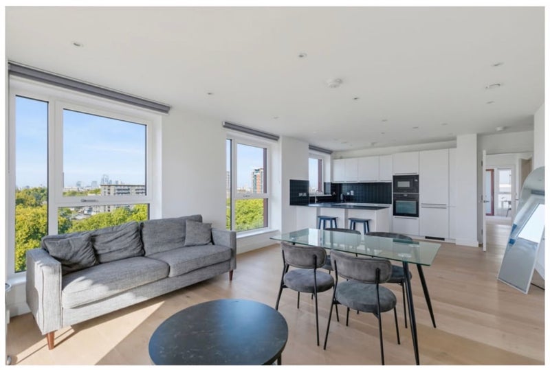 Flat Castor Lane in Greater London