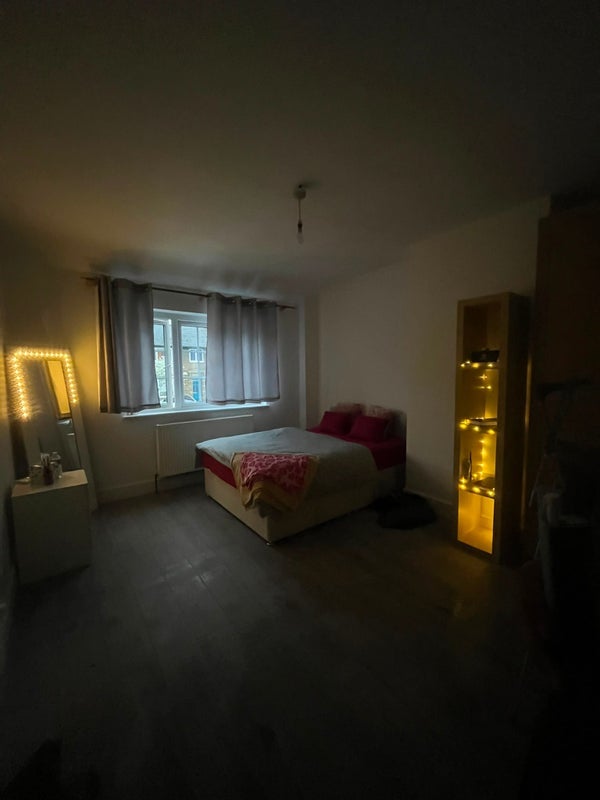 Room Buckhold Road in Greater London