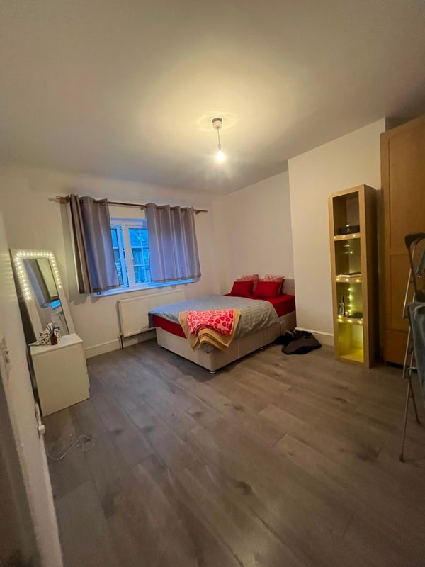 Room Buckhold Road in Greater London