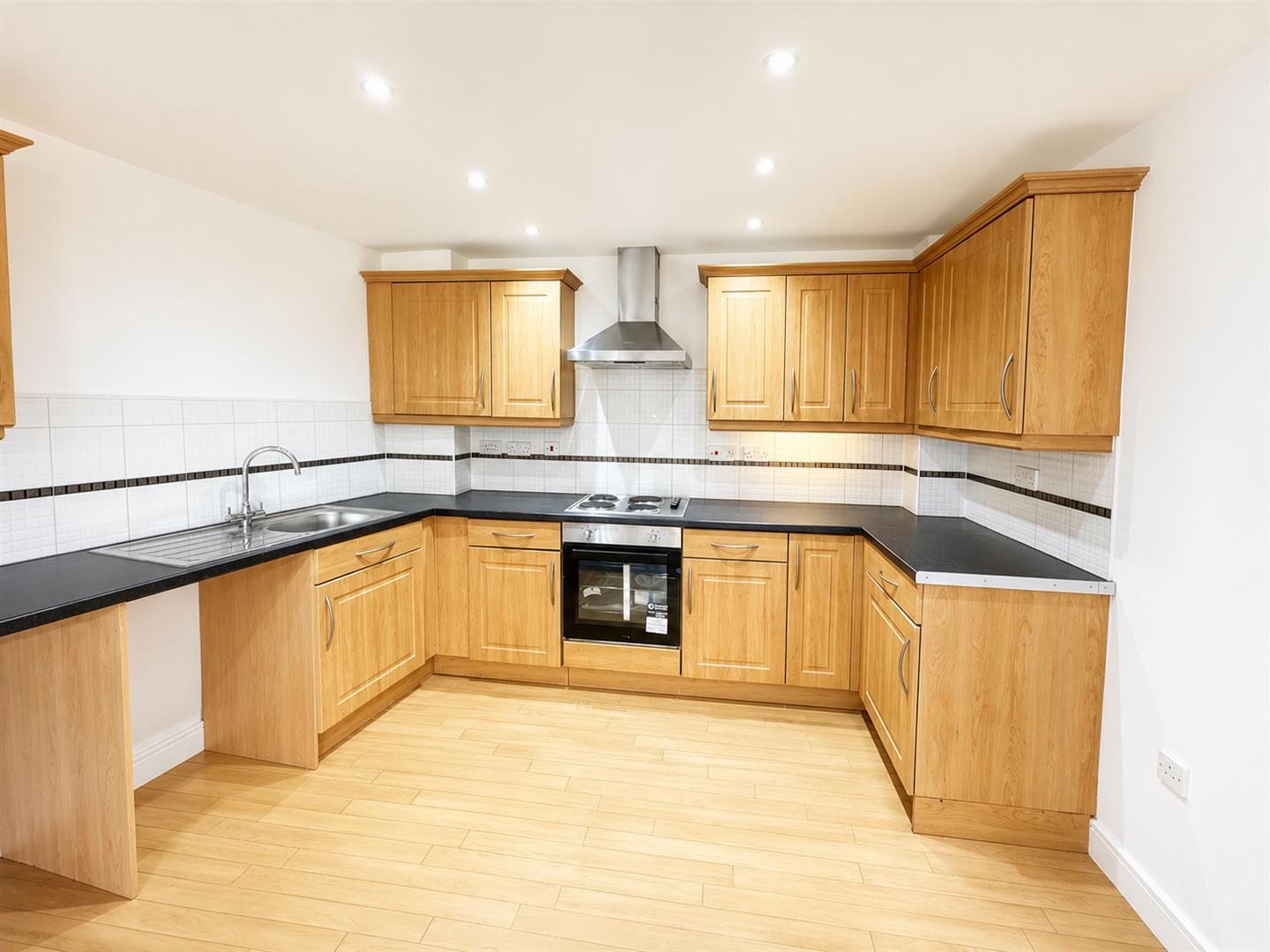 Flat Foxglove Way in Luton