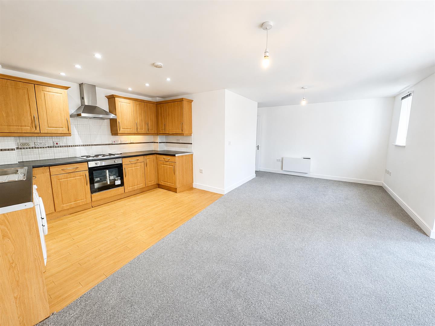 Flat Foxglove Way in Luton