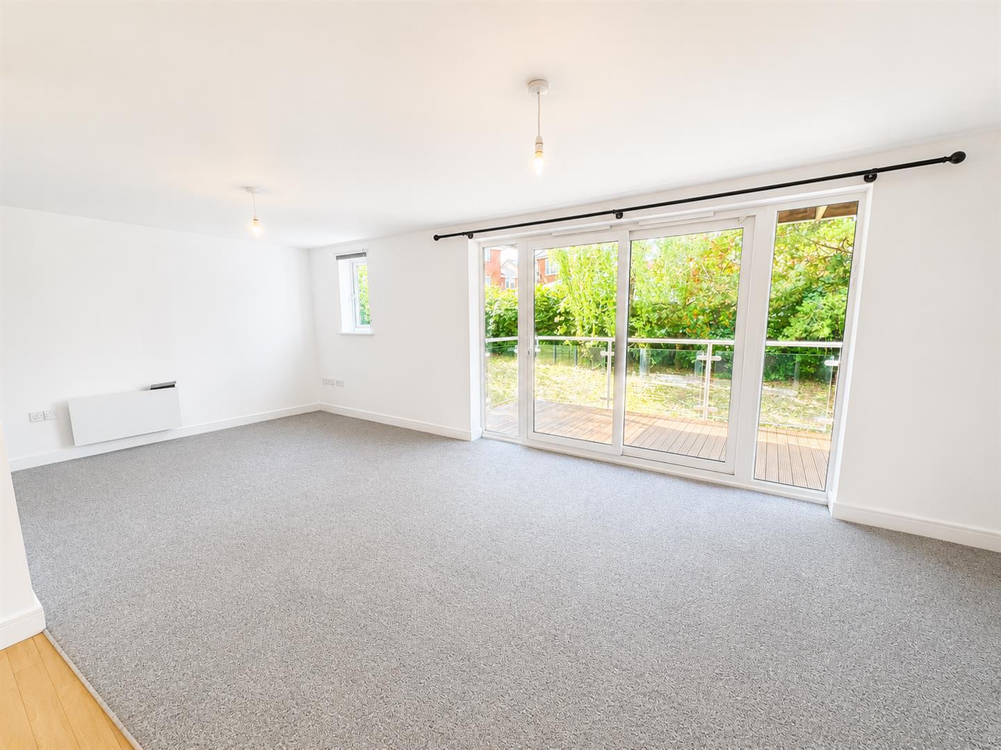 Flat Foxglove Way in Luton