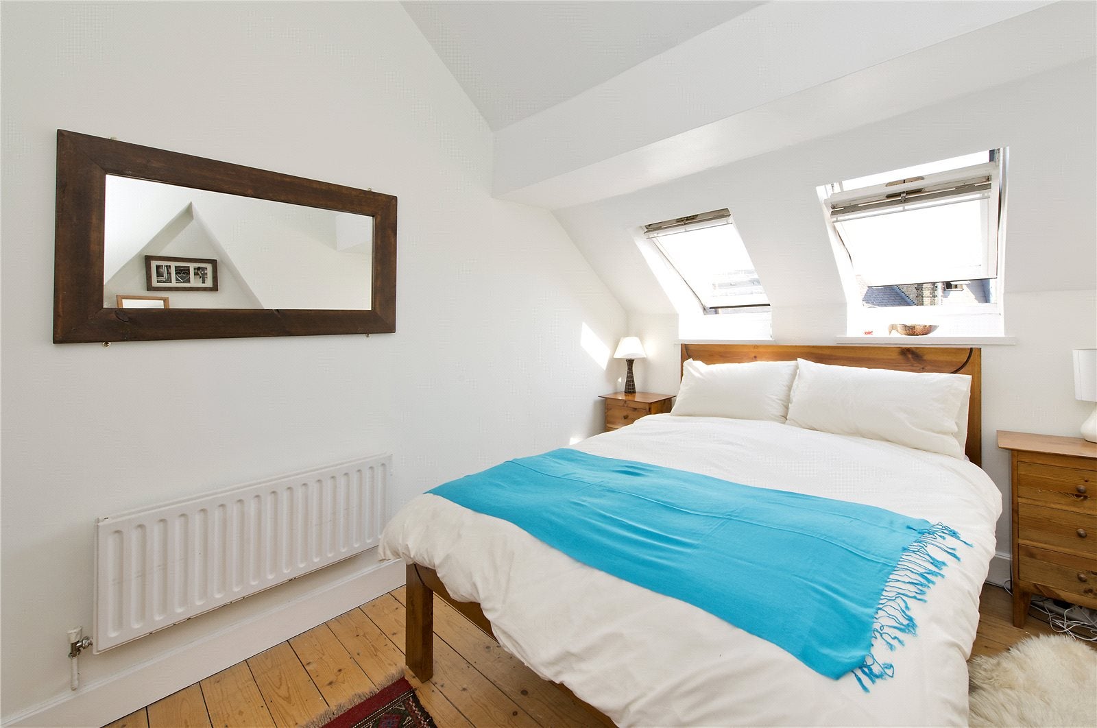 Flat Ravenslea Road in Greater London