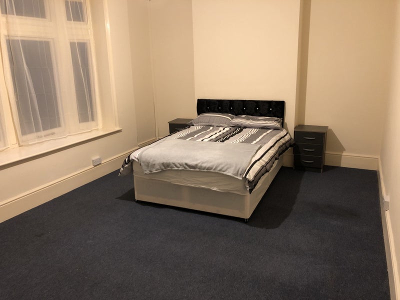 Room High Street in Greater London