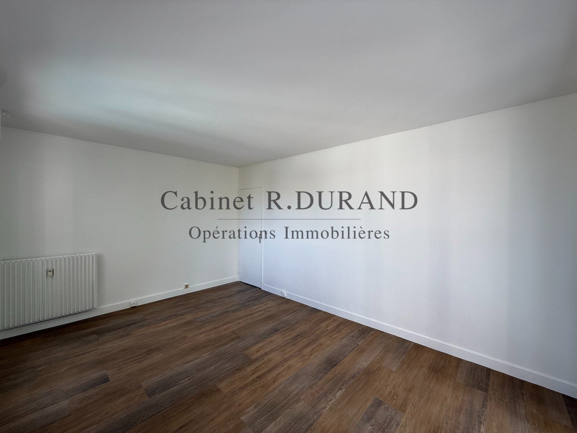 Flat Boulevard Saint-Denis in Courbevoie