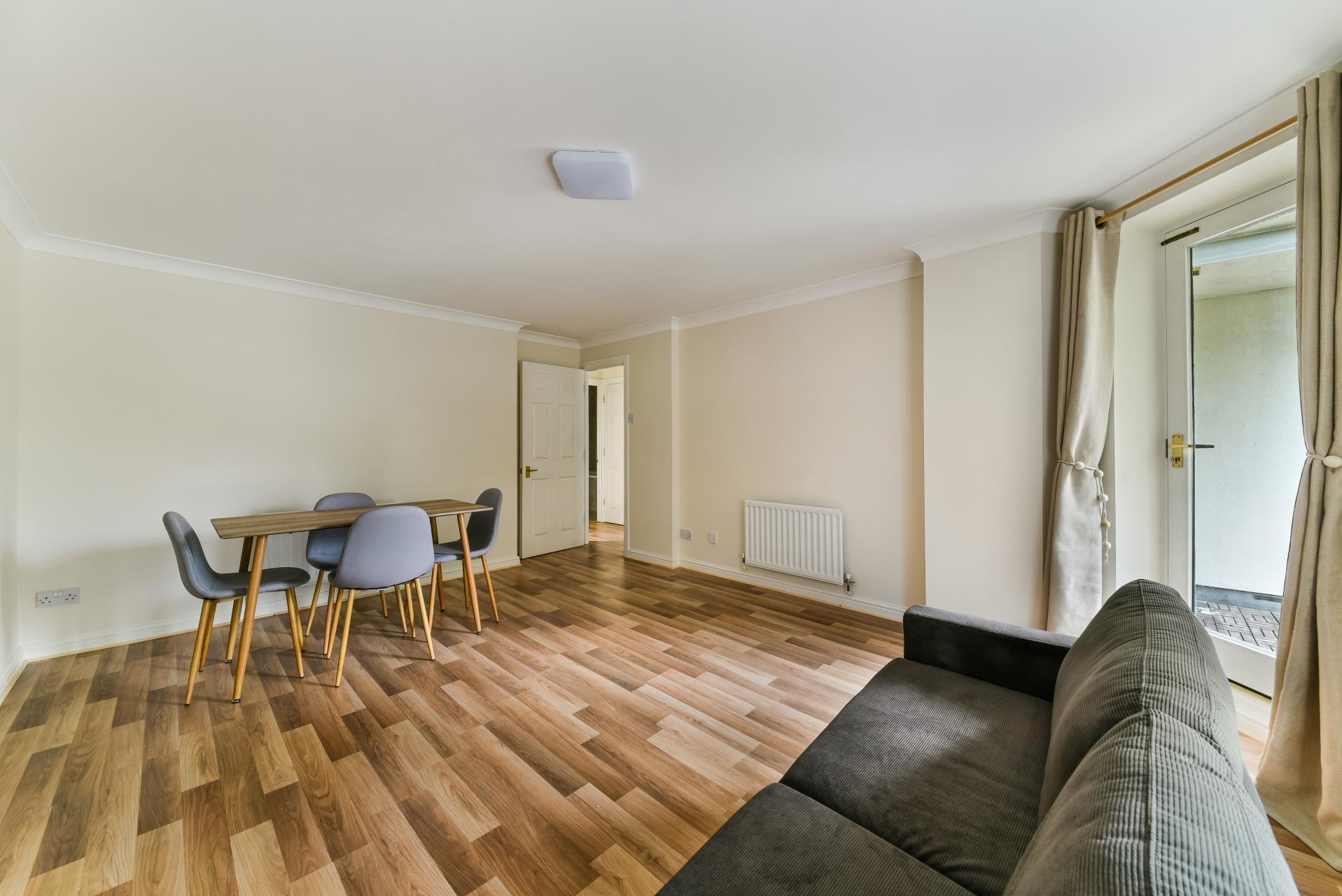 Flat Stewart Street in Greater London