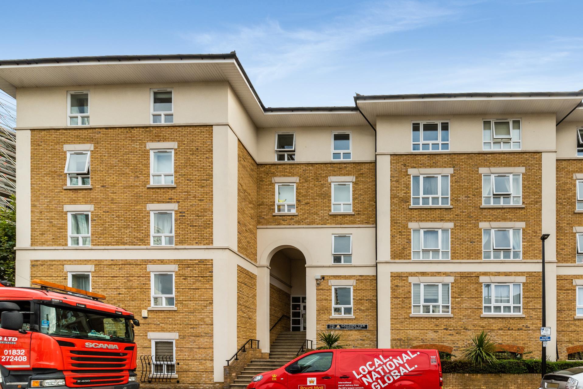 Flat Stewart Street in Greater London