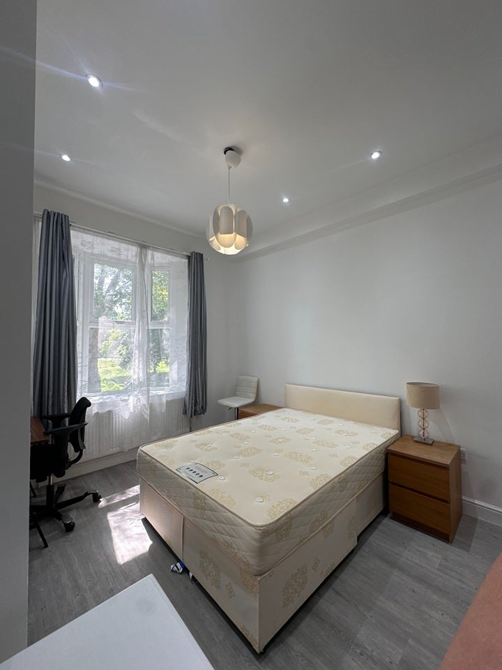 Room Uxbridge Road in Greater London