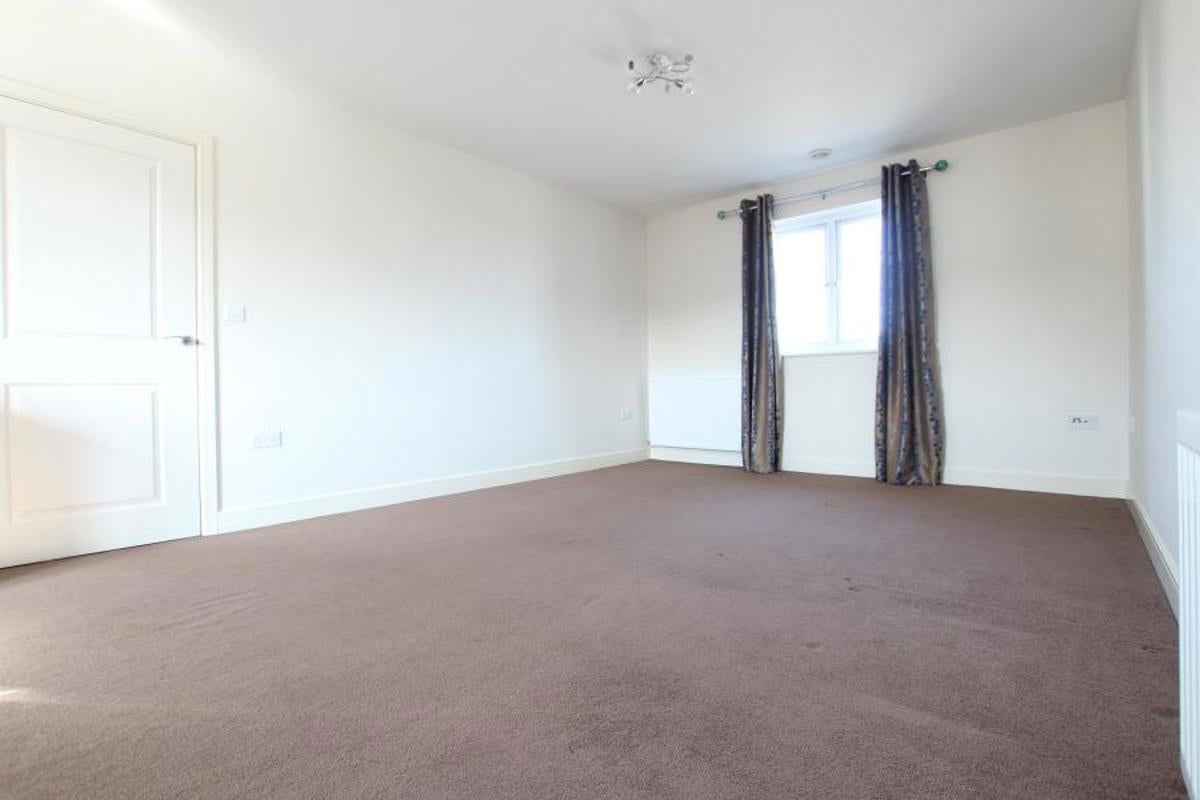 Flat East Fields Road in Stoke Gifford