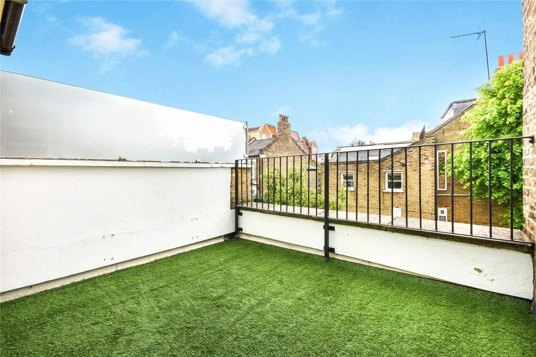 Room Taybridge Road in Greater London