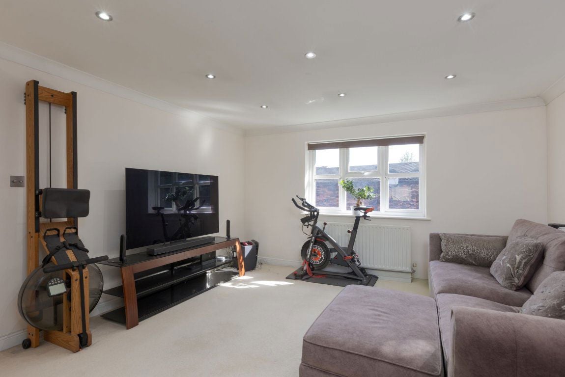 Flat Old Mill Close in Sevenoaks