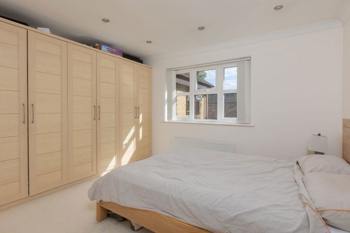 Flat Old Mill Close in Sevenoaks