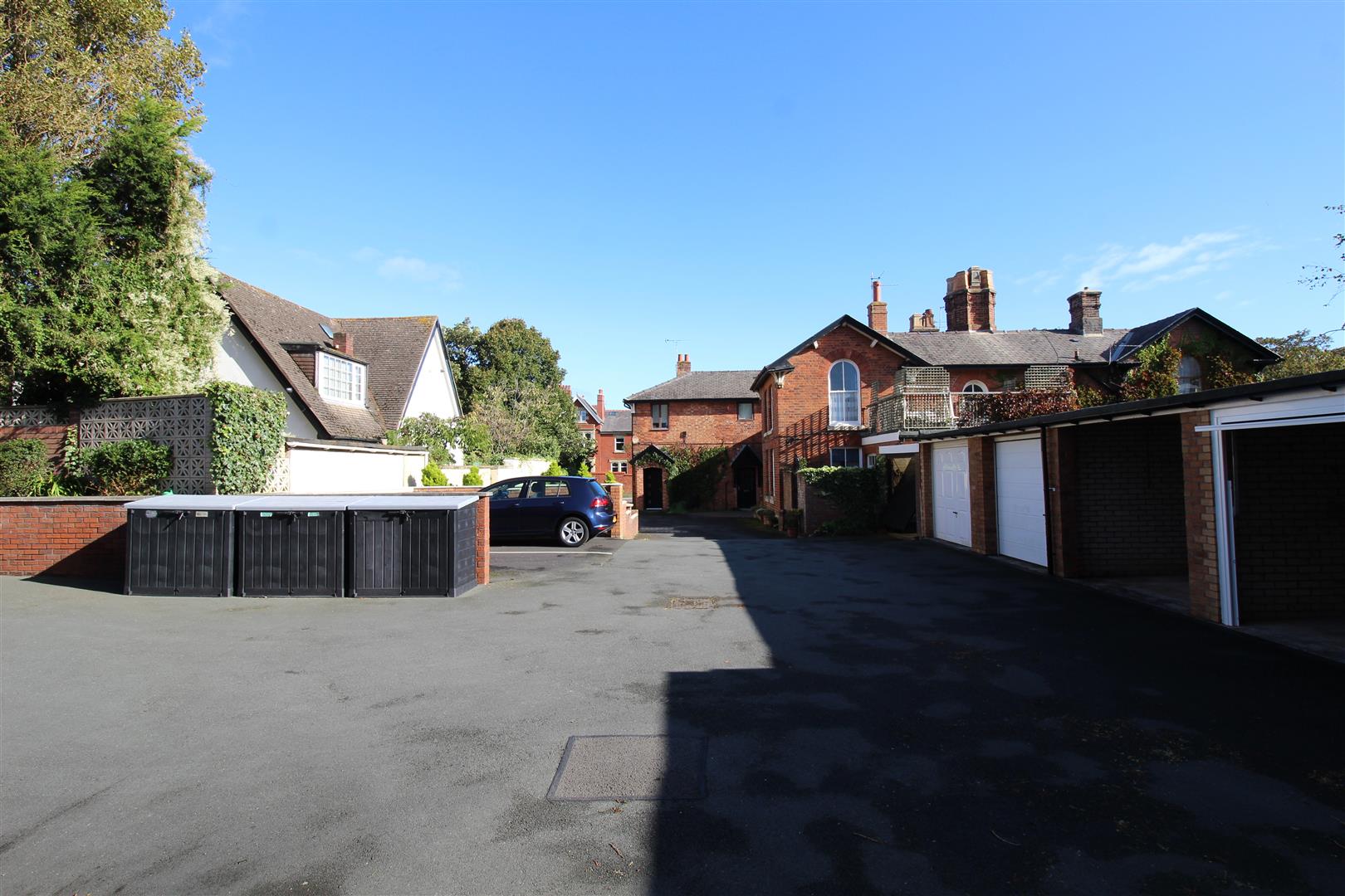 Flat Clifton Drive in Borough of Fylde