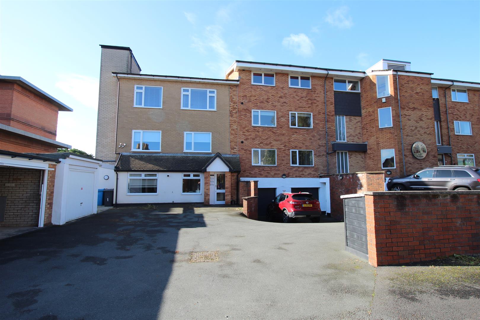 Flat Clifton Drive in Borough of Fylde