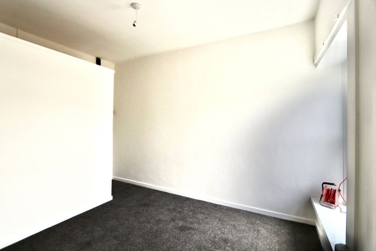 House Victoria Road in Pengam